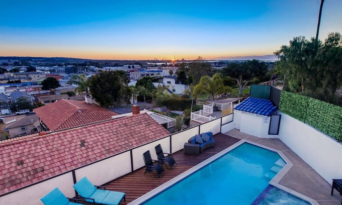 Morena Casa | San Diego Villa with pool, jacuzzi and sunset-views