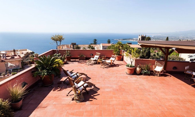 Taormina City Centre Casa | Ático San Domenico, ideal para grupos en el centro de Taormina con terraza.