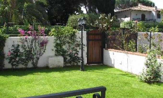 Colonia Elena Apartamento | San Felice Circeo: Encantador apartamento en el semi-sótano de Villa en el mar con acceso directo a la playa
