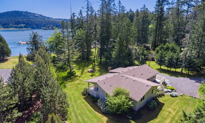 Friday Harbor Casa | Waterfront Paradise, Private Beach House, Family Fun!