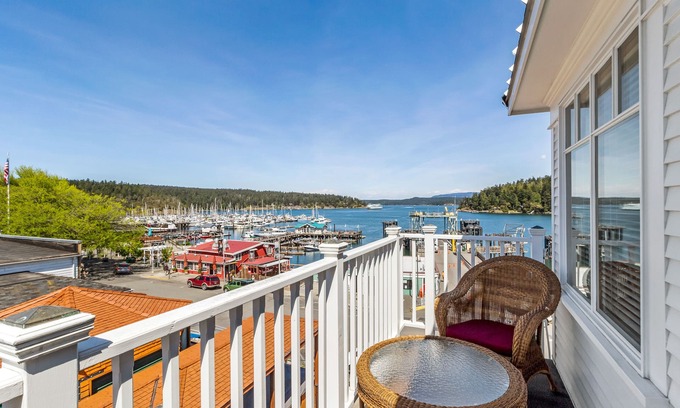 Friday Harbor Condominio | Adorable Suite del Friday Harbor Ferry Landing! Increíble ubicación, vista