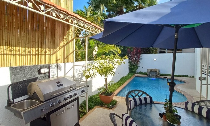 Monacillo Casa | San Juan, Villa, POOL, outdoor kitchen/BBQ & 15 mins from the airport & beaches