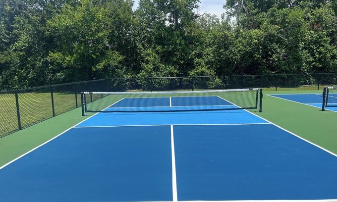 Martindale Casa | San Marcos River I Sleeps 26 l Hot Tub l 3 acres