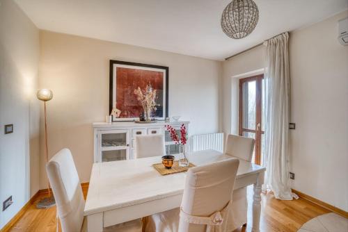 Badiola Apartamento | San Martino in campo bright apartment with parking