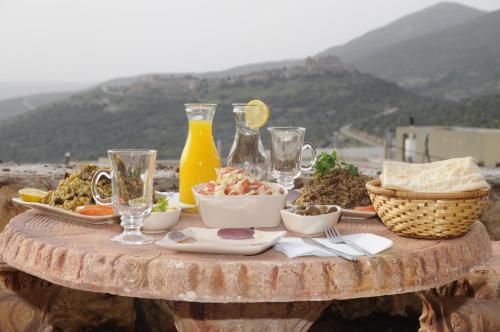 Ein Qiniyye Cama Y Desayuno | Sanabl Druze Hospitality