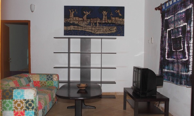 Serrekunda Apartamento | Sanchaba Yellow Apartment - Blue Suite