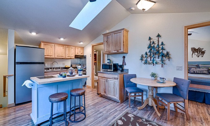 San Juan River Village Condominio | Sancho's Casita: Cozy Studio with Full Kitchen, 15 Minutes to Wolf Creek, 10 Minutes to Hot Springs