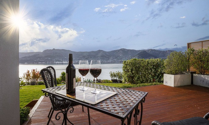 Diamond Harbour Casa | Sanctuary At The Bay - Diamond Harbour Retreat