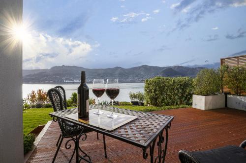 Diamond Harbour Casa | Sanctuary At The Bay - Diamond Harbour Retreat