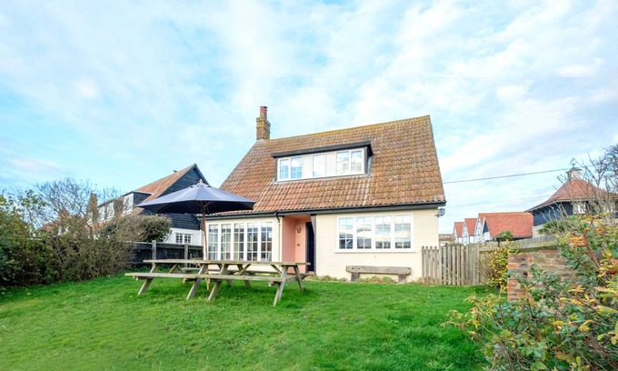 Thorpeness Cabaña | Sanctuary House - sleeps 10 guests in 6 bedrooms
