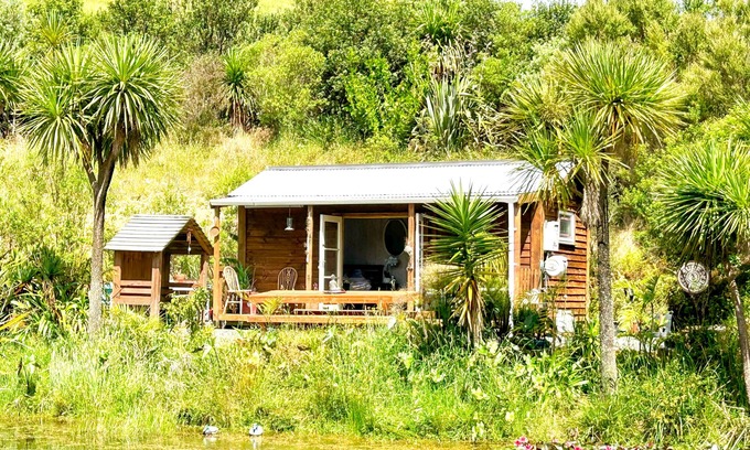 Matapouri Cabina | Sanctuary Springs - Sandy Bay Retreat