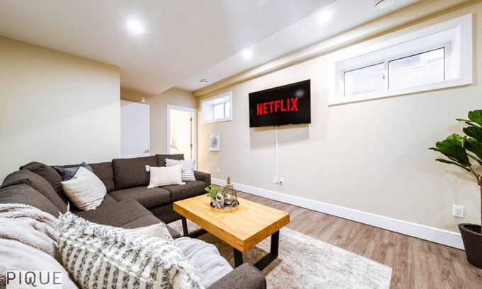 Mayfield Apartamento | Sanctuary Suite | KingBed | Wifi | Near WEM/Rogers