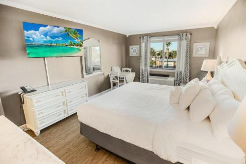 Litchfield by the Sea Apartamento | Sand and Sun Resort View King Room 3rd Floor