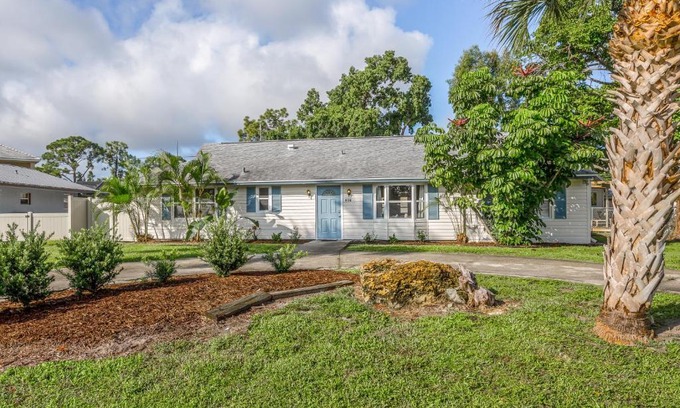 Naples Park Casa | Sand Dollar Cottage