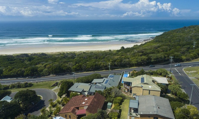 East Ballina Casa | Sand Dunes - Spacious Airy Townhouse by the beach