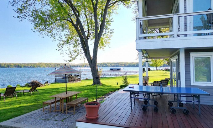 Onsted Casa | Sand Lake Getaway *Lakefront!!*