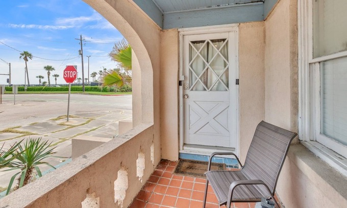 San Jacinto Cabaña | Sand of Time Cottage (2-Bedroom) - Pets Allowed by RedAwning