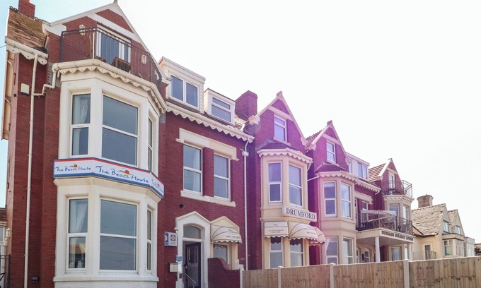 Bispham Apartamento | SANDBANKS SUITE, country holiday cottage, with a garden in Bispham