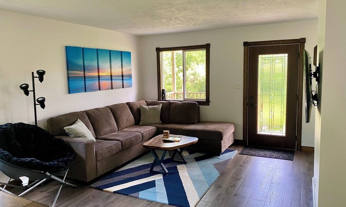 Elberta Casa | Sandhill Cottage, new 2-bedroom house in Elberta, dog friendly