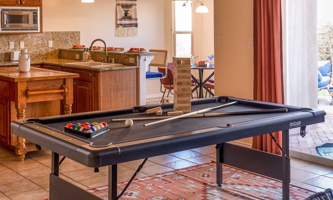 Nor Este Casa | Sandia Retreat: 6Br - 15min to airport - Games