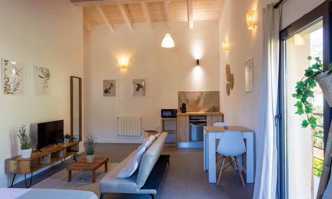 Villafufre Cabaña | Sandoñana · by Wehomes · Old Palace Lodge DA10