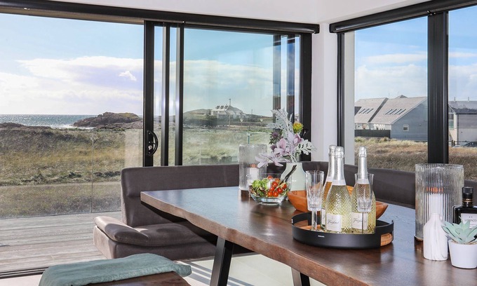 Trearddur Bay Cabaña | Sandown House - an on the beach that sleeps 14 guests in 6 bedrooms