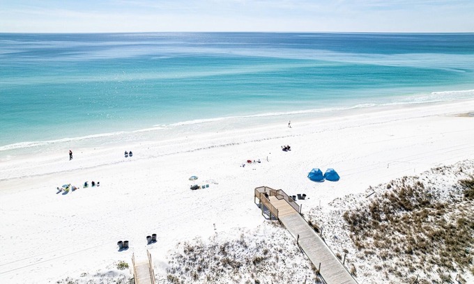 Holiday Isle Condominio | Sandpiper Cove 8208 Studio Bedroom Condo by RedAwning