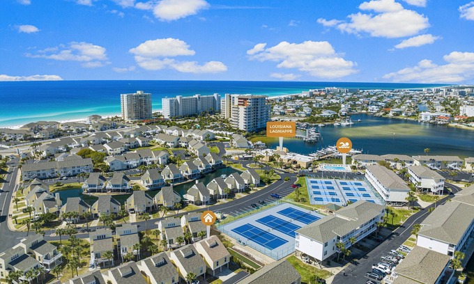 Holiday Isle Condominio | Sandpiper Cove Resort by Panhandle Getaways