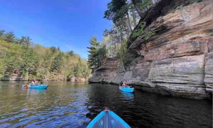 Wisconsin Dells Cabina | Sandstone Rustic Retreat & Dells Domes - 9 units- Sleeps 26