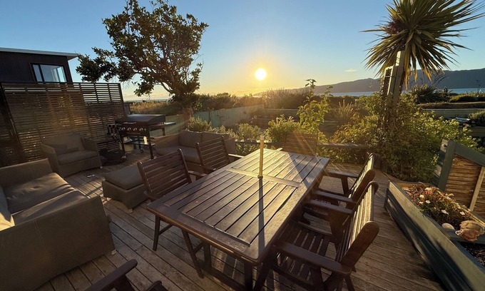 Paraparaumu Beach Casa | Sandwalk - Big, bold and beachfront