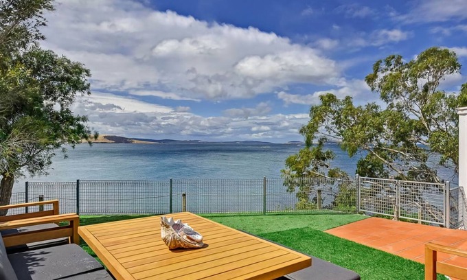 Sandy Bay Casa | Sandy Bay Beachfront Oasis direct beach access