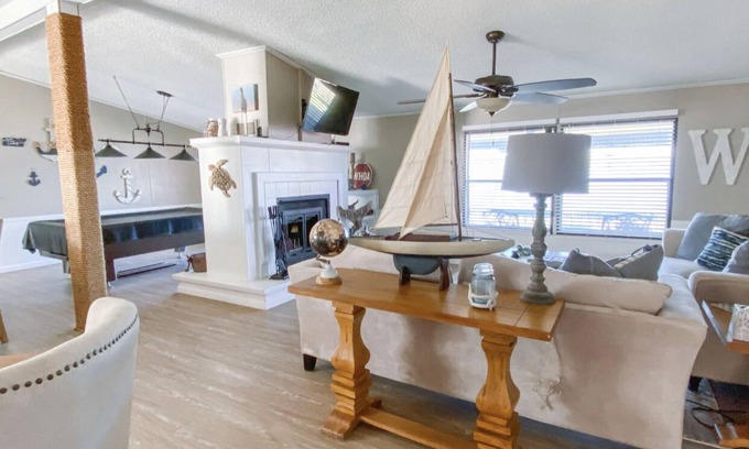 Graford Casa | Sandy Beach Cabana on Possum Kingdom Lake