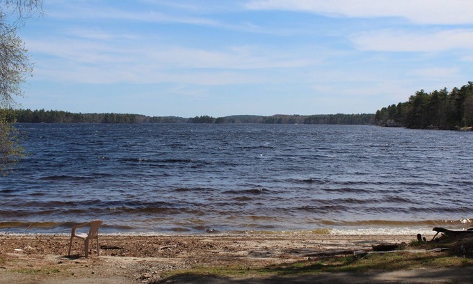 Damariscotta Cabaña | Sandy Beach Cottage - Acogedora casa de campo con vistas a la playa y al lago en el lago Pemaquid