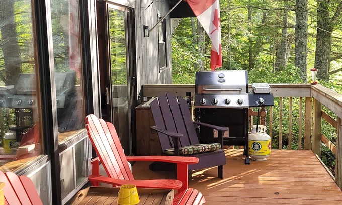 Upper New Cornwall Cabaña | Sandy beaches, big trees, lovely 3BR lodge - private. 10 km to Mahone Bay area
