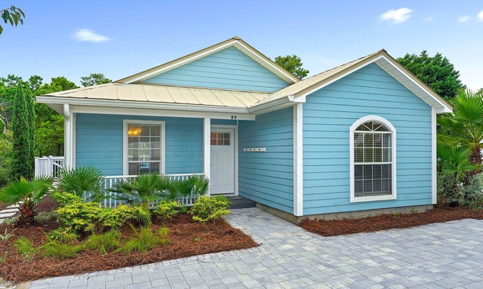 Gulfview Heights Casa | Sandy Daze - Vacation Rental on 30A Close to the Beach with Hot Tub