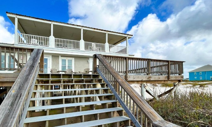 Fort Morgan Casa | Sandy Feet & Happy Hearts