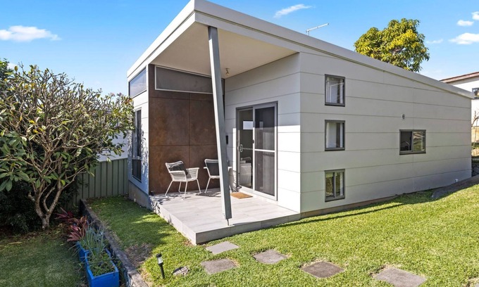 Woolgoolga Casa | Sandy Feet Retreat - guest house walking distance to everything!