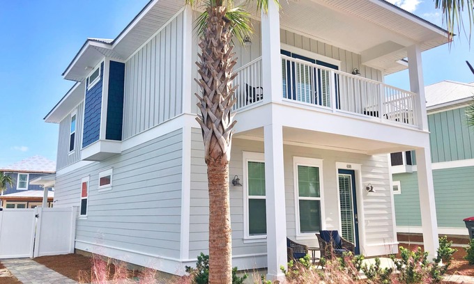 Silver Sands Beach Casa | Sandy Feet Retreat~Vacation home w/heated pool~Sleeps 12~Steps to beach access!