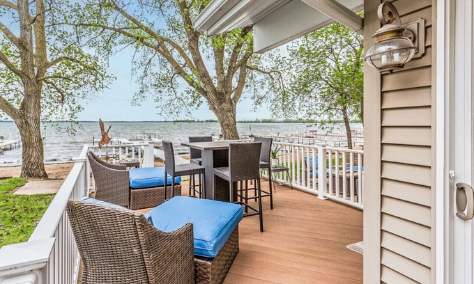 Spirit Lake Casa | Sandy Feet Retreat on Big Spirit Lake