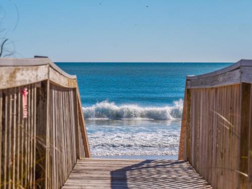 Village of Stump Sound Casa | Sandy Feet