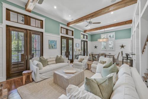 Forest District Casa | Sandy Feet