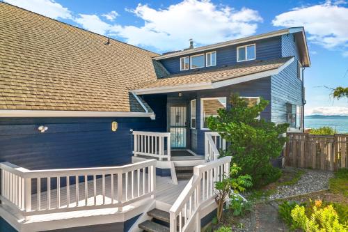Ferndale Casa | SANDY POINT 6 BEDS 3 BATHS BEACH HOUSE WITH AMAZING VIEWS