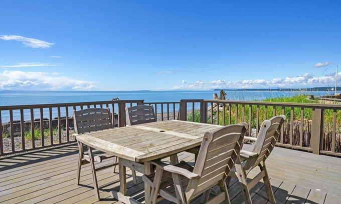 Ferndale Casa | Sandy Point Sanctuary: 2BR Home w/ Stunning Ocean Views, Cozy Fireplace & Deck
