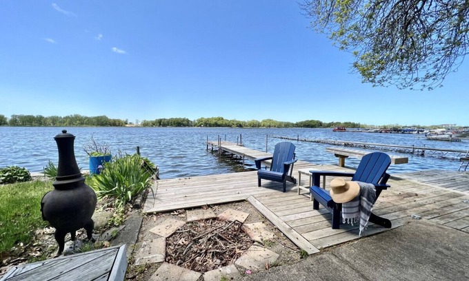 Pulaski Casa | Sandy Pond LAKE HOUSE | Pets | Tiki Bar | Fire Pit