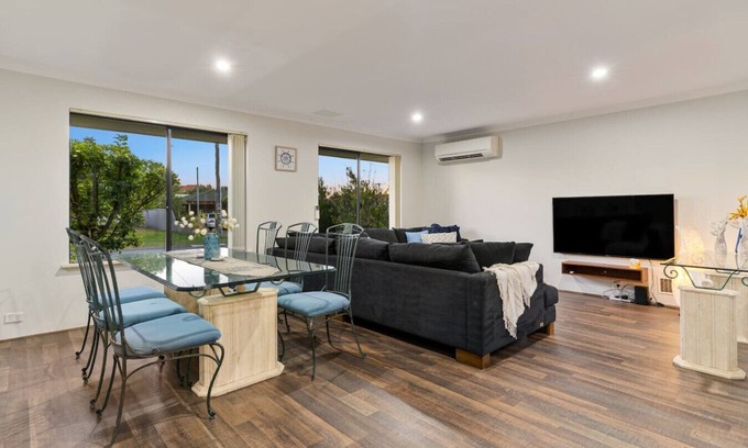 Mandurah Apartamento | Sandy Retreat: Your Perfect Beachside Getaway