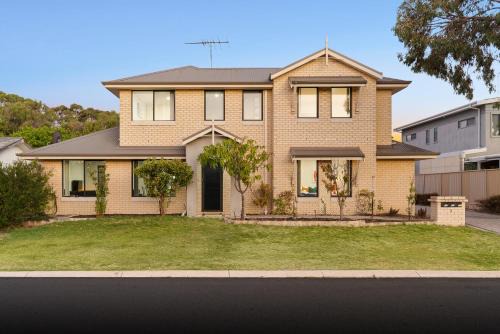 Mandurah Casa | Sandy Retreat Your Perfect Beach Getaway in Silversands