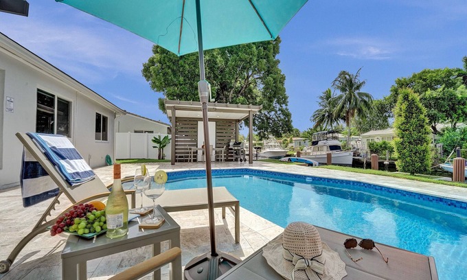 Citrus Isles Casa | Sandy"s Sunshine Oasis Beach Pool Boat Doc Pets Cruise Hardrock Airport