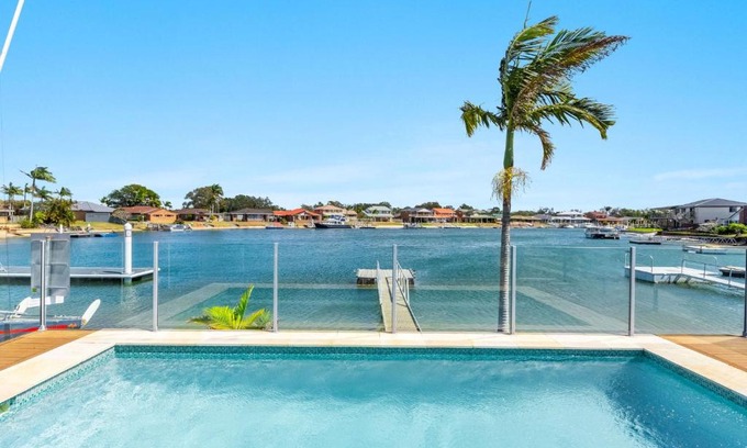 Yamba Casa | Sandy Shores - Absolute Waterfront & Swimming pool