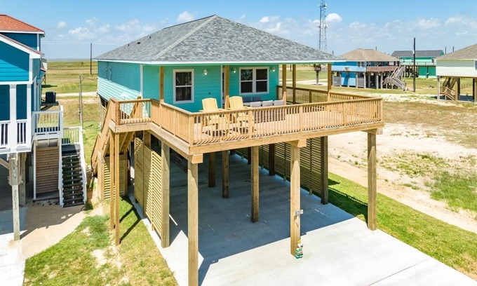 San Luis Casa | Sandy Shores Beach House in Treasure Island