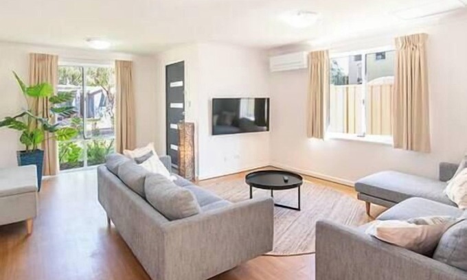 Broadwater Casa | *Sandy Shores*- Villa 27 Cape view Resort